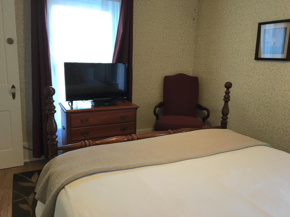 | The Doctor's Inn