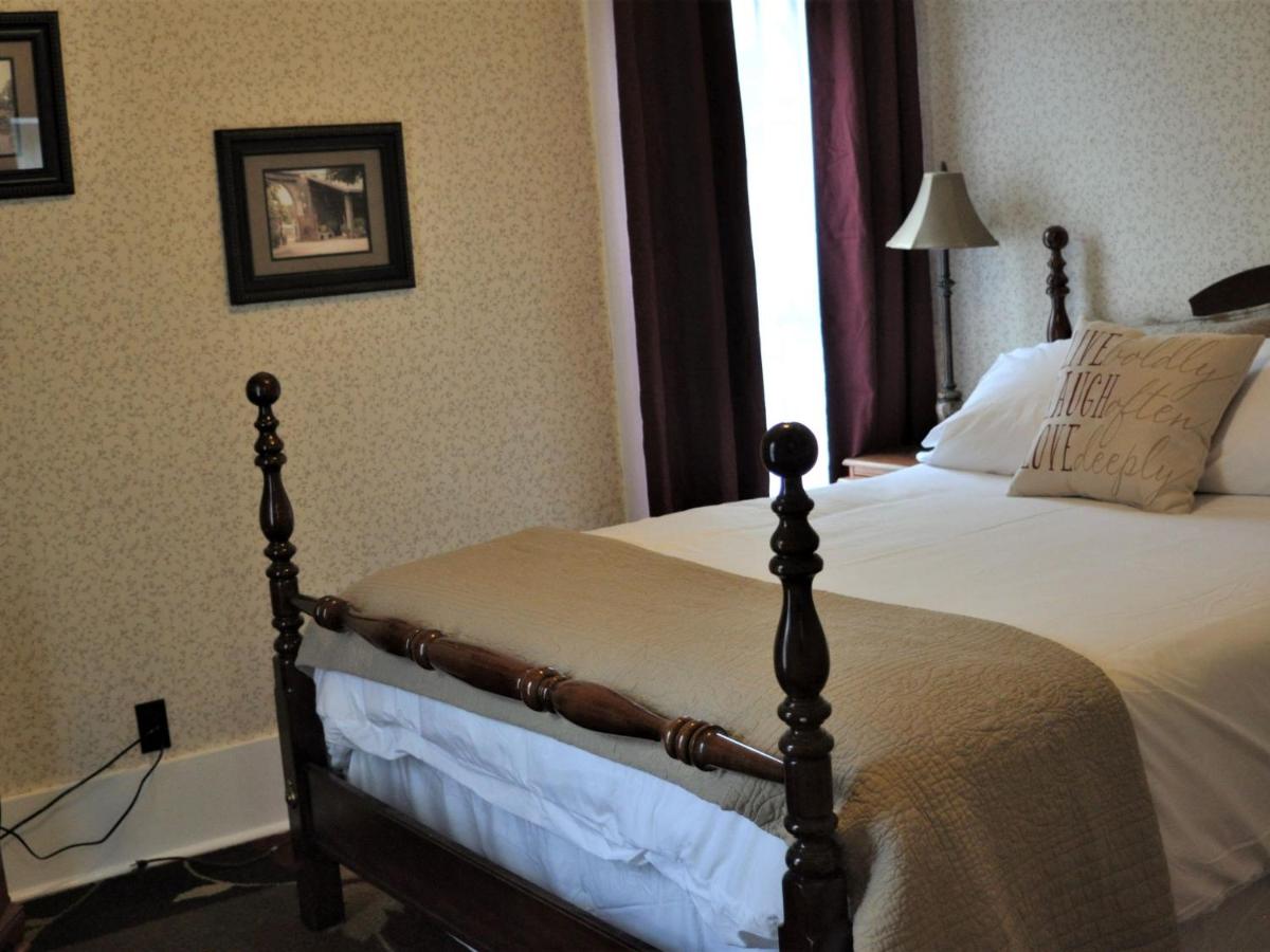 | The Doctor's Inn