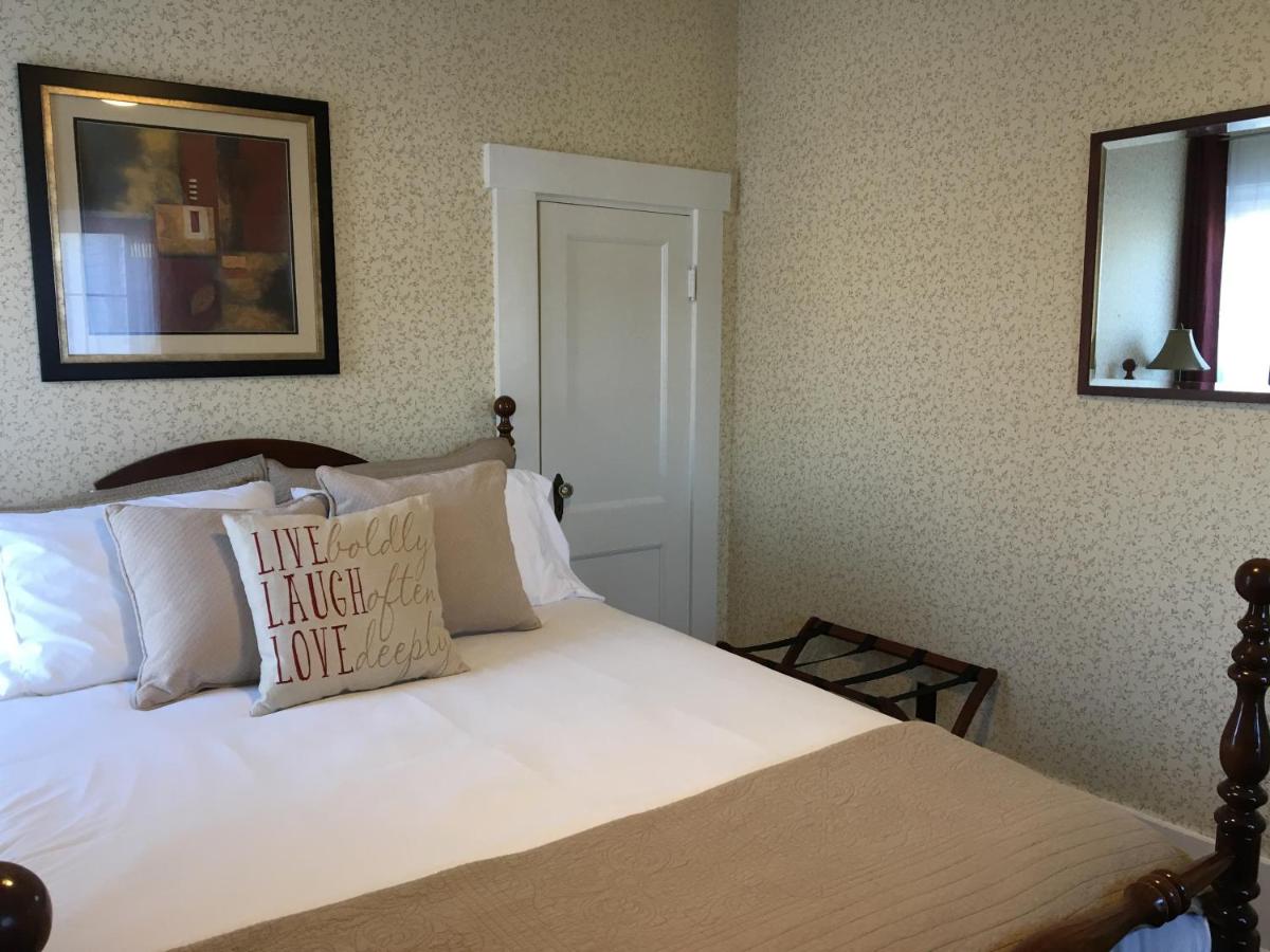 | The Doctor's Inn