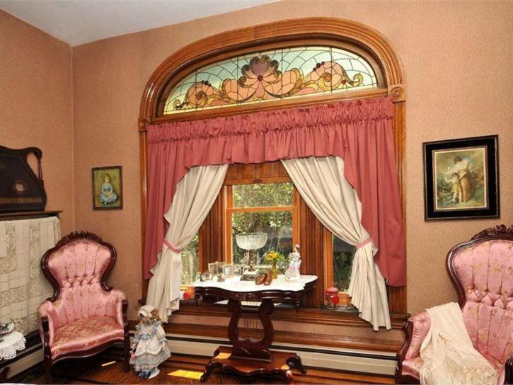 | Victorian Loft Bed and Breakfast