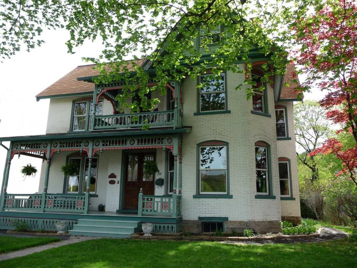 | Victorian Loft Bed and Breakfast
