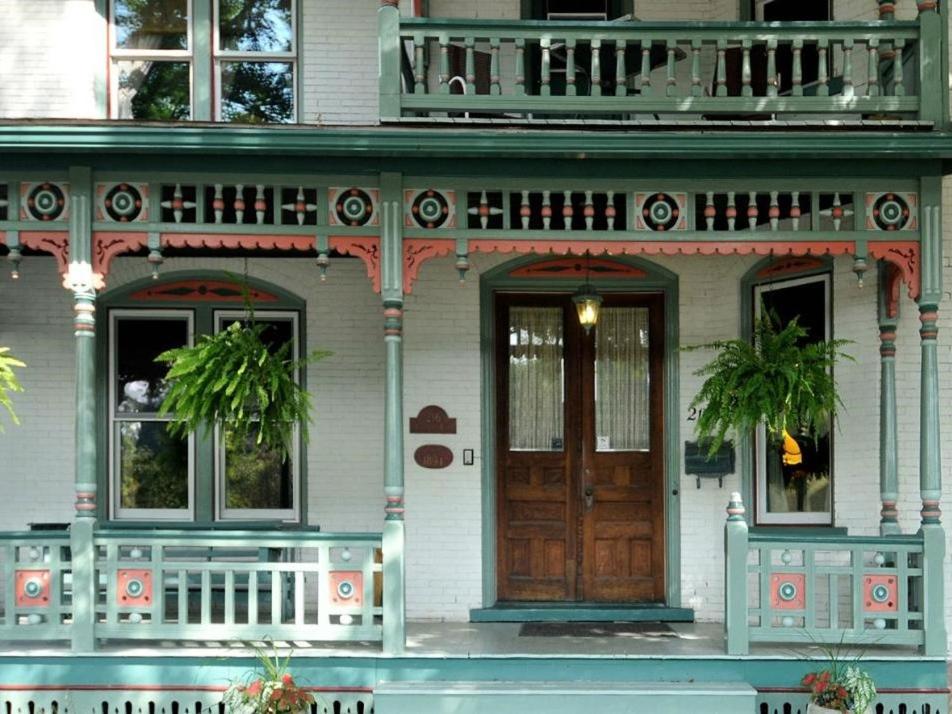 | Victorian Loft Bed and Breakfast