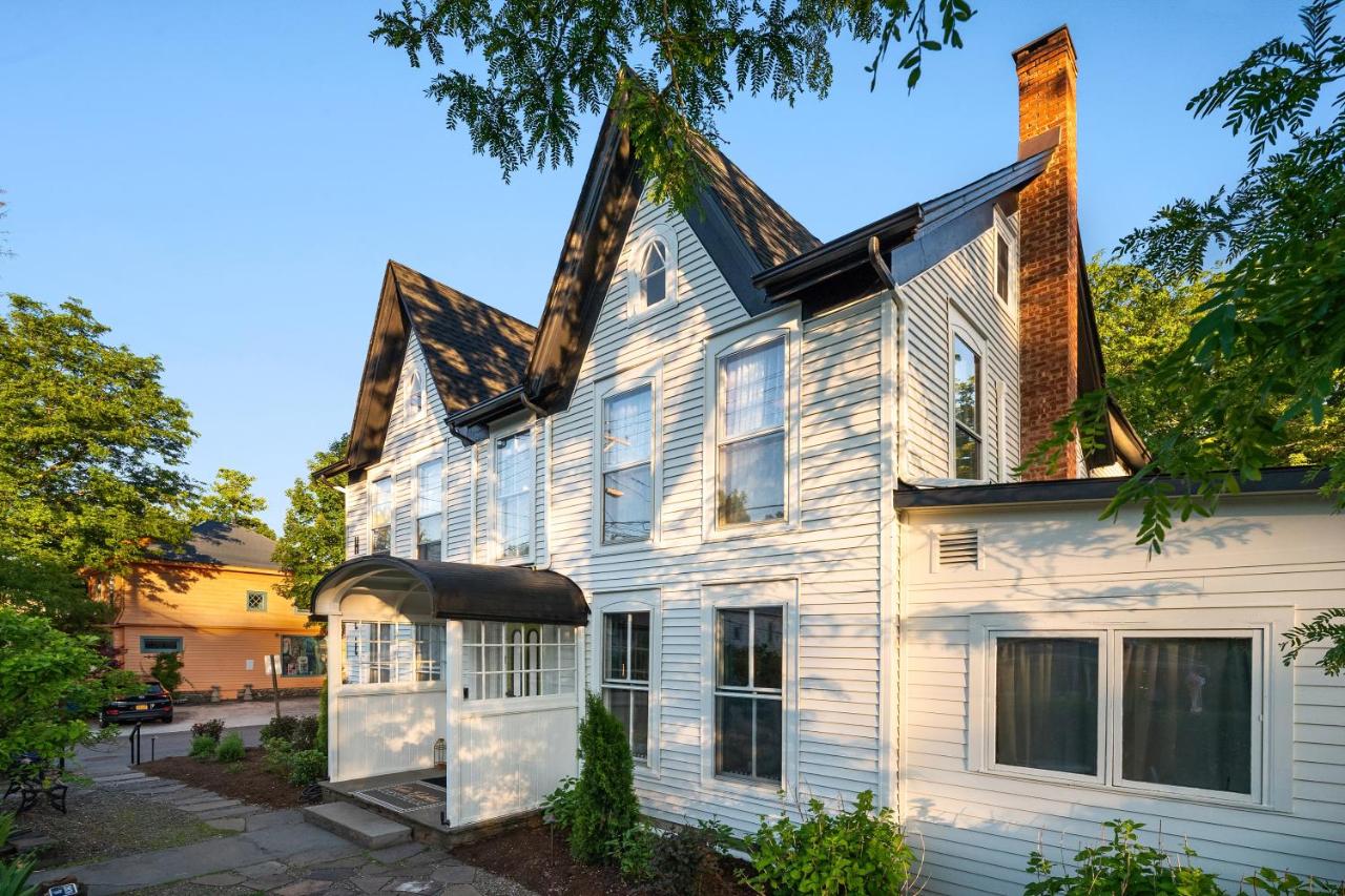 | Twin Gables of Woodstock