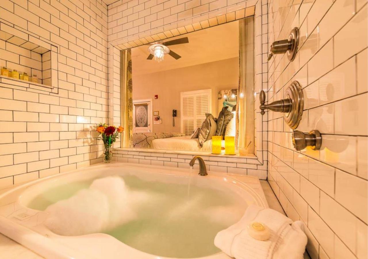 | Carriage Way Inn Bed & Breakfast Adults Only - 21 years old and up