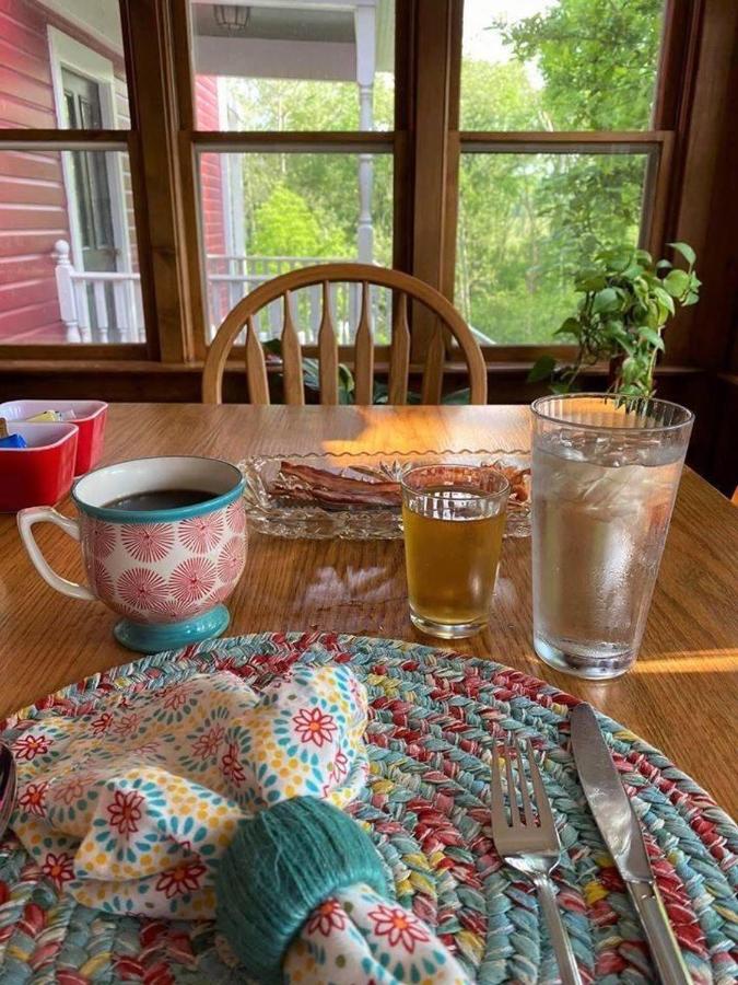  | Plain & Fancy Bed & Breakfast