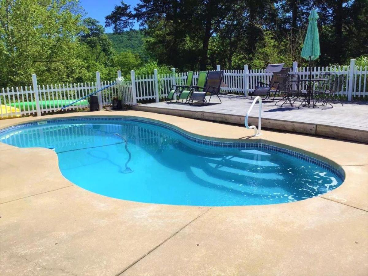 | Plain & Fancy Bed & Breakfast