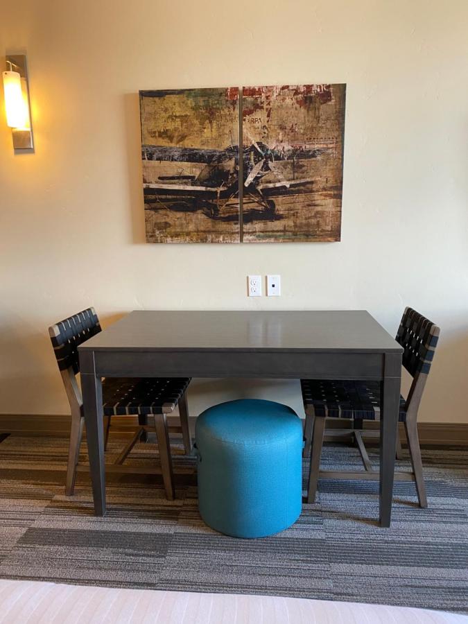 Single King at Simple Suites Boise Airport