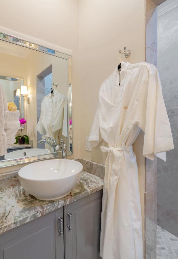 | The Kenwood Inn