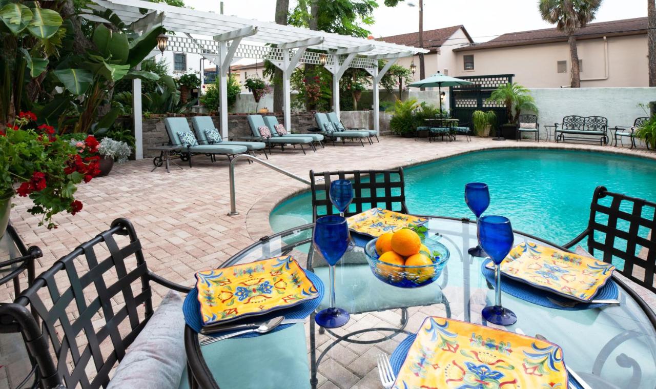 | The Kenwood Inn