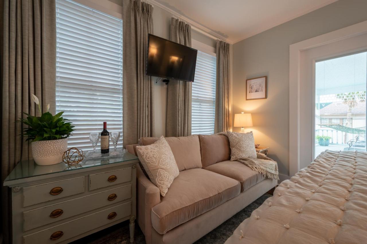 | The Kenwood Inn