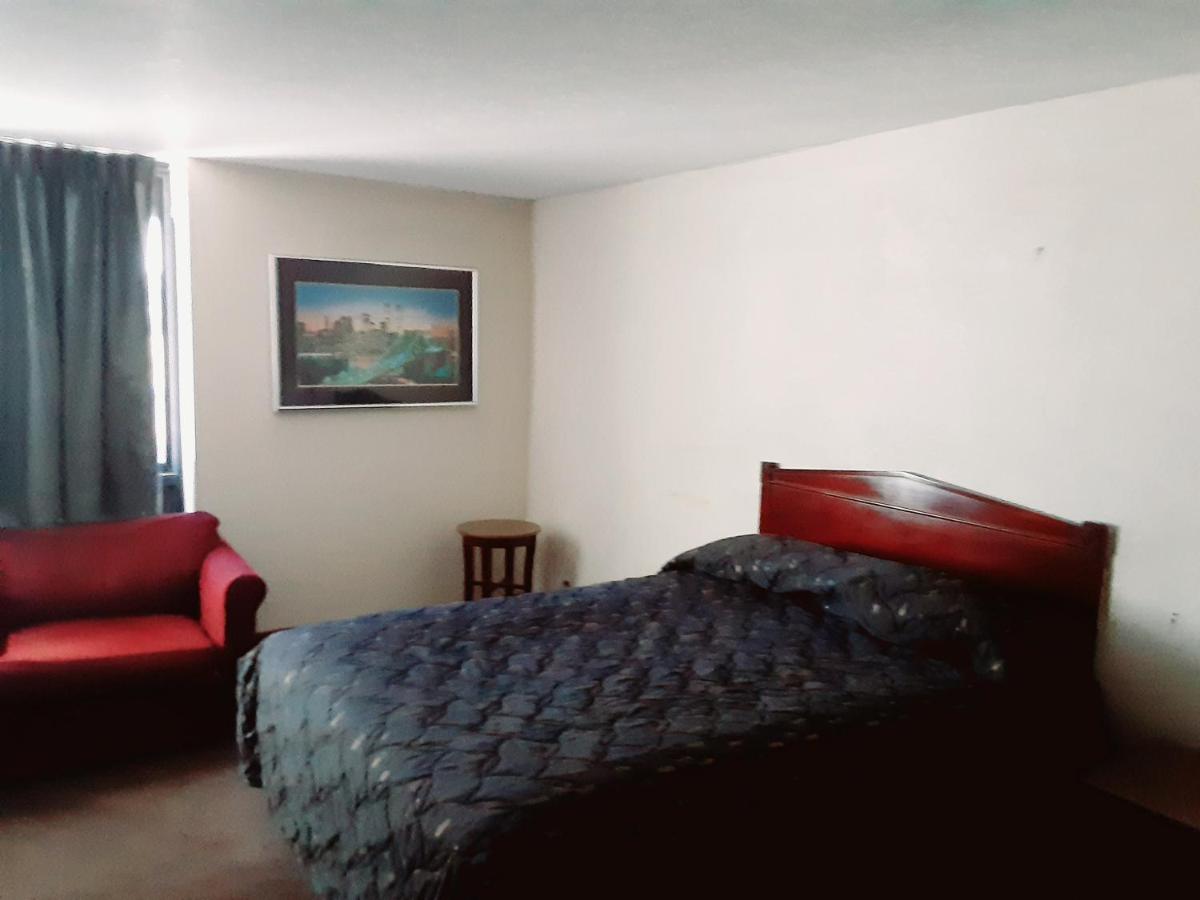 | Vegas Minot Hotel
