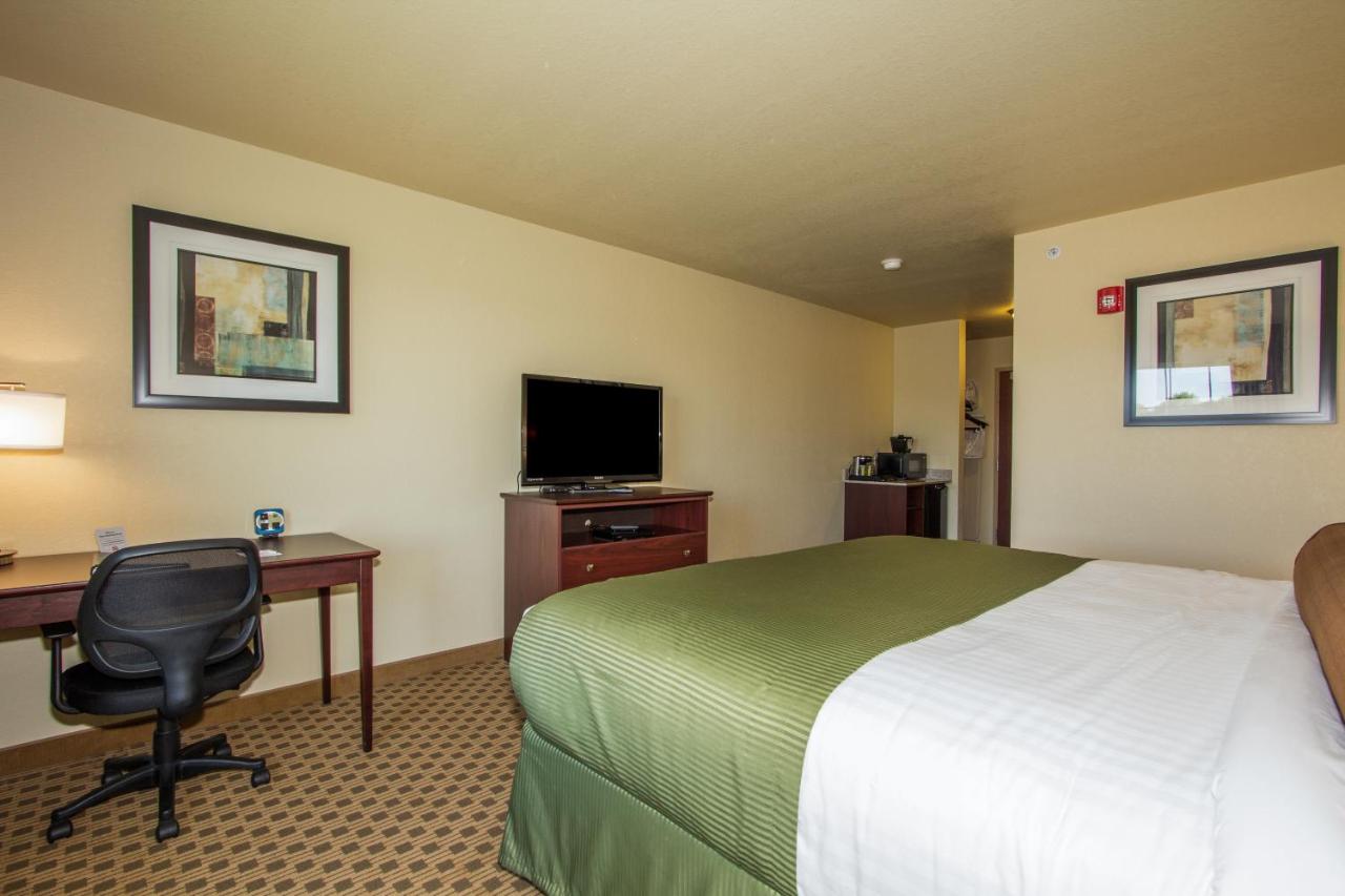 | Cobblestone Inn & Suites - Corry