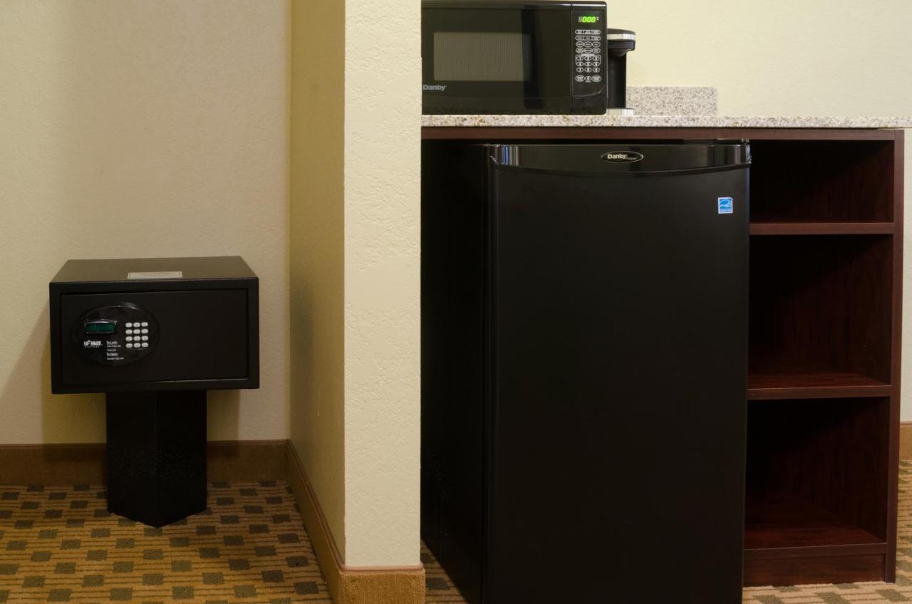 Deluxe King Room at Cobblestone Inn & Suites - Cambridge