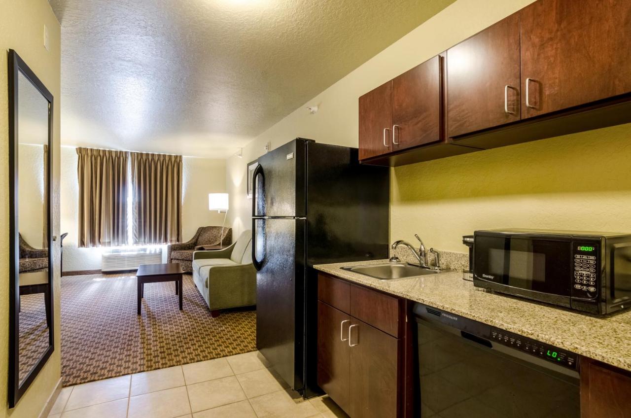 Quadruple Room at Cobblestone Inn & Suites - Cambridge