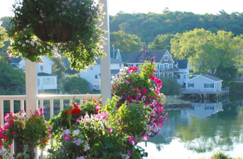 | Harbour Towne Inn on the Waterfront