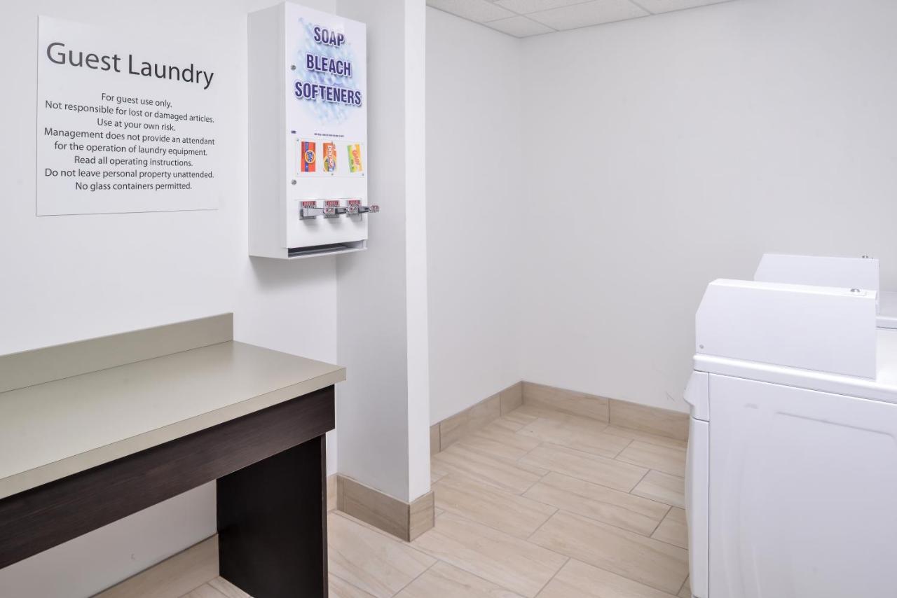 | Holiday Inn Express & Suites - Kansas City - Lee's Summit, an IHG Hotel