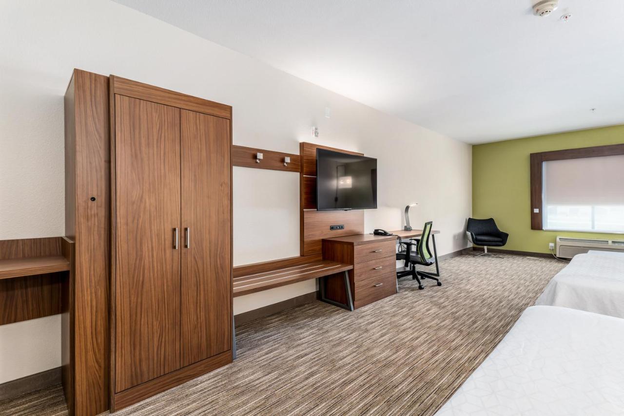 Deluxe Suite - Mobility Accessible - Non-Smoking at Holiday Inn Express Suites Van Buren-Ft Smith Area by IHG
