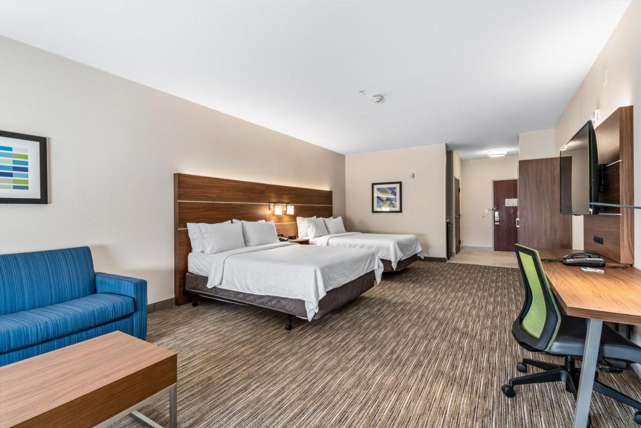 Deluxe Suite - Mobility Accessible - Non-Smoking at Holiday Inn Express Suites Van Buren-Ft Smith Area by IHG