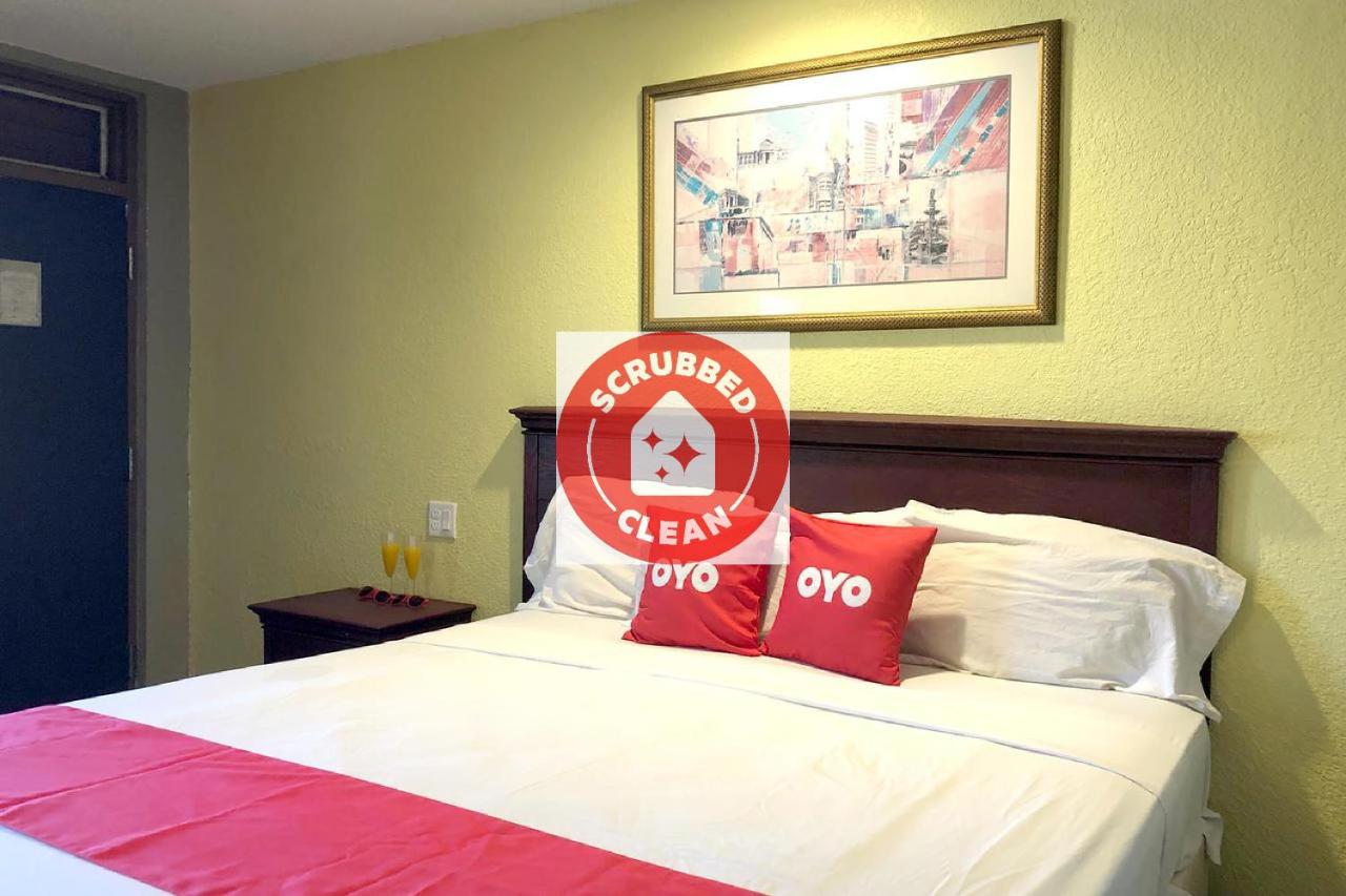 King Room at OYO Superior Budget Inn Bartow
