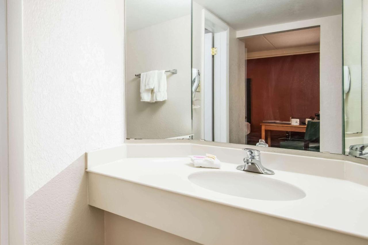 Premier King Room at La Quinta Inn by Wyndham Colorado Springs Garden of the Gods