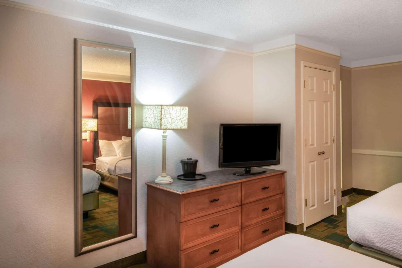 Premier Room with Two Double Beds at La Quinta Inn by Wyndham Colorado Springs Garden of the Gods