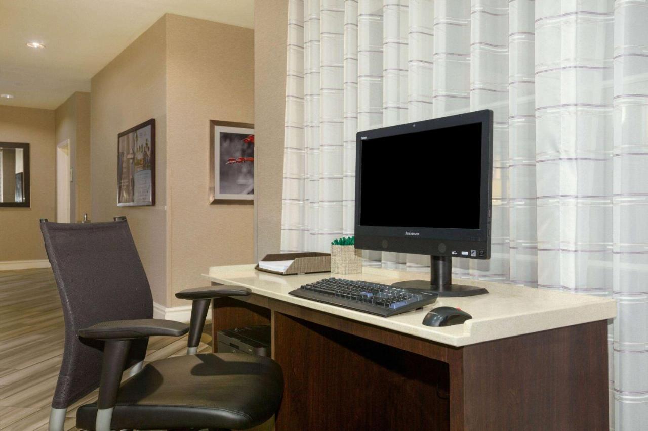 | La Quinta by Wyndham St. Louis Westport