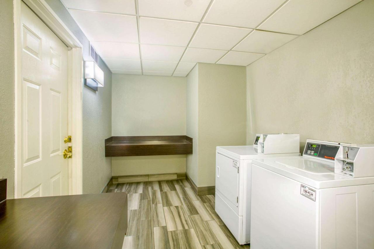 | La Quinta by Wyndham St. Louis Westport