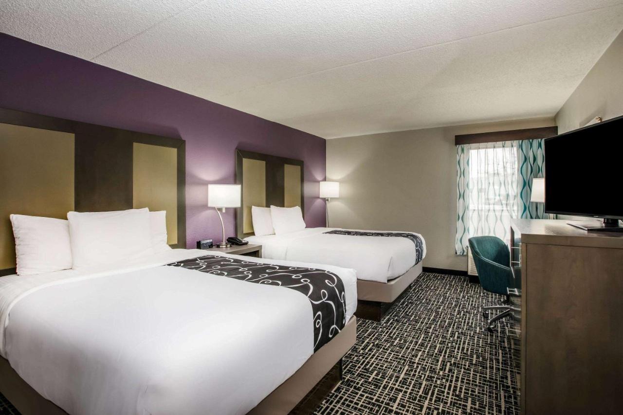Deluxe Queen Room with Two Queen Beds at La Quinta Inn by Wyndham Davenport & Conference Center