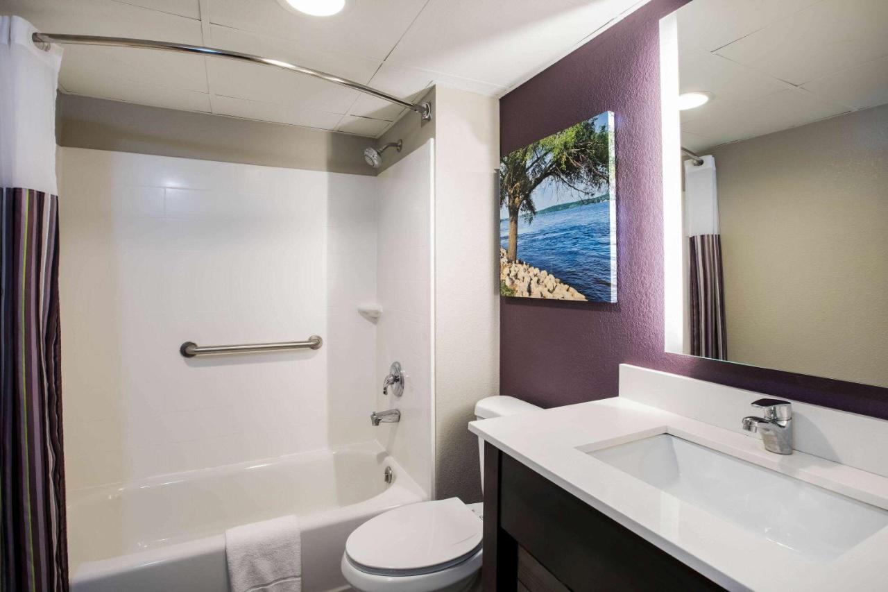 Deluxe King Suite at La Quinta Inn by Wyndham Davenport & Conference Center
