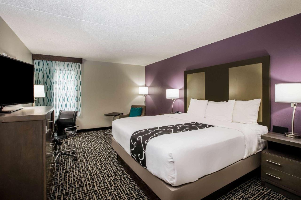 Deluxe King Room at La Quinta Inn by Wyndham Davenport & Conference Center