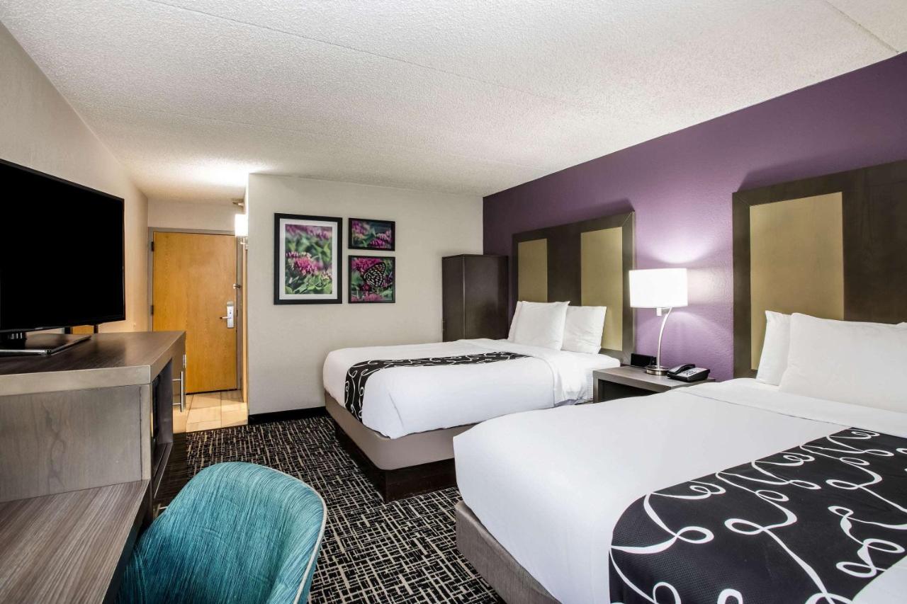 Deluxe Queen Room with Two Queen Beds at La Quinta Inn by Wyndham Davenport & Conference Center