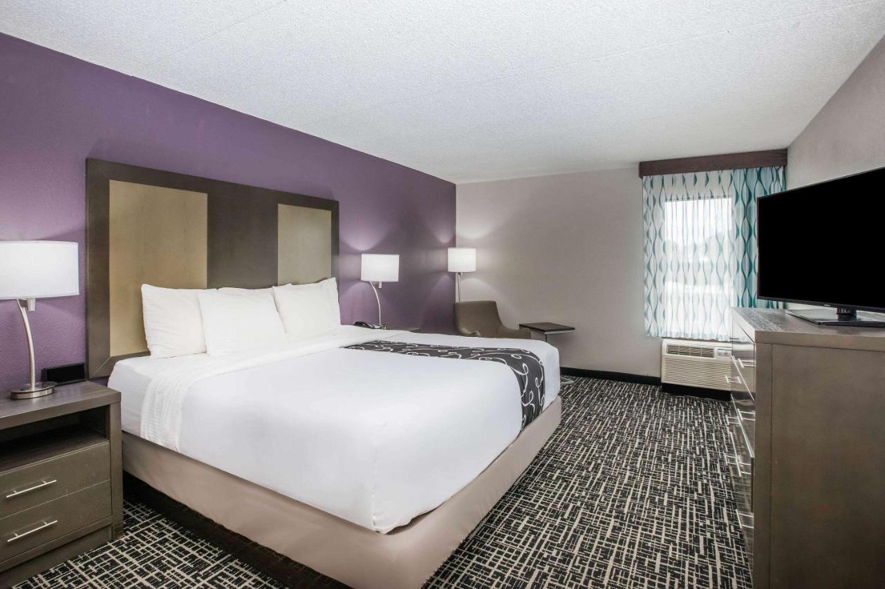 Deluxe King Room at La Quinta Inn by Wyndham Davenport & Conference Center