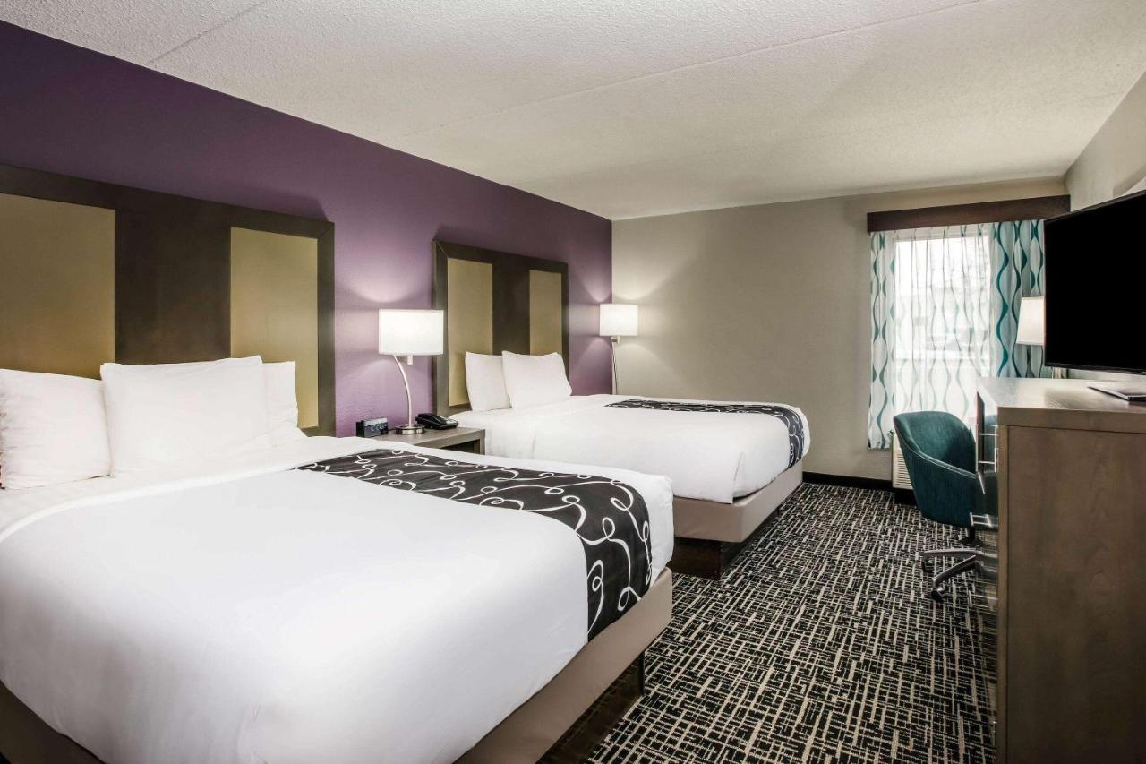 Deluxe Queen Room with Two Queen Beds at La Quinta Inn by Wyndham Davenport & Conference Center