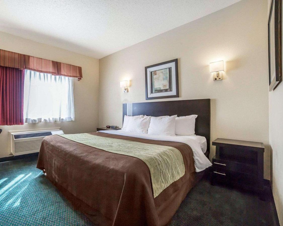 Deluxe King Room at FairBridge Inn & Suites Glendive