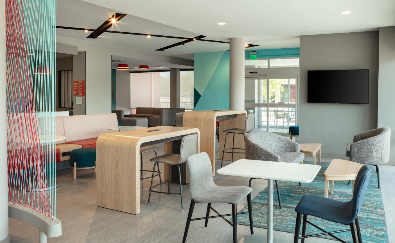 | avid hotels - Madison - Monona, an IHG Hotel