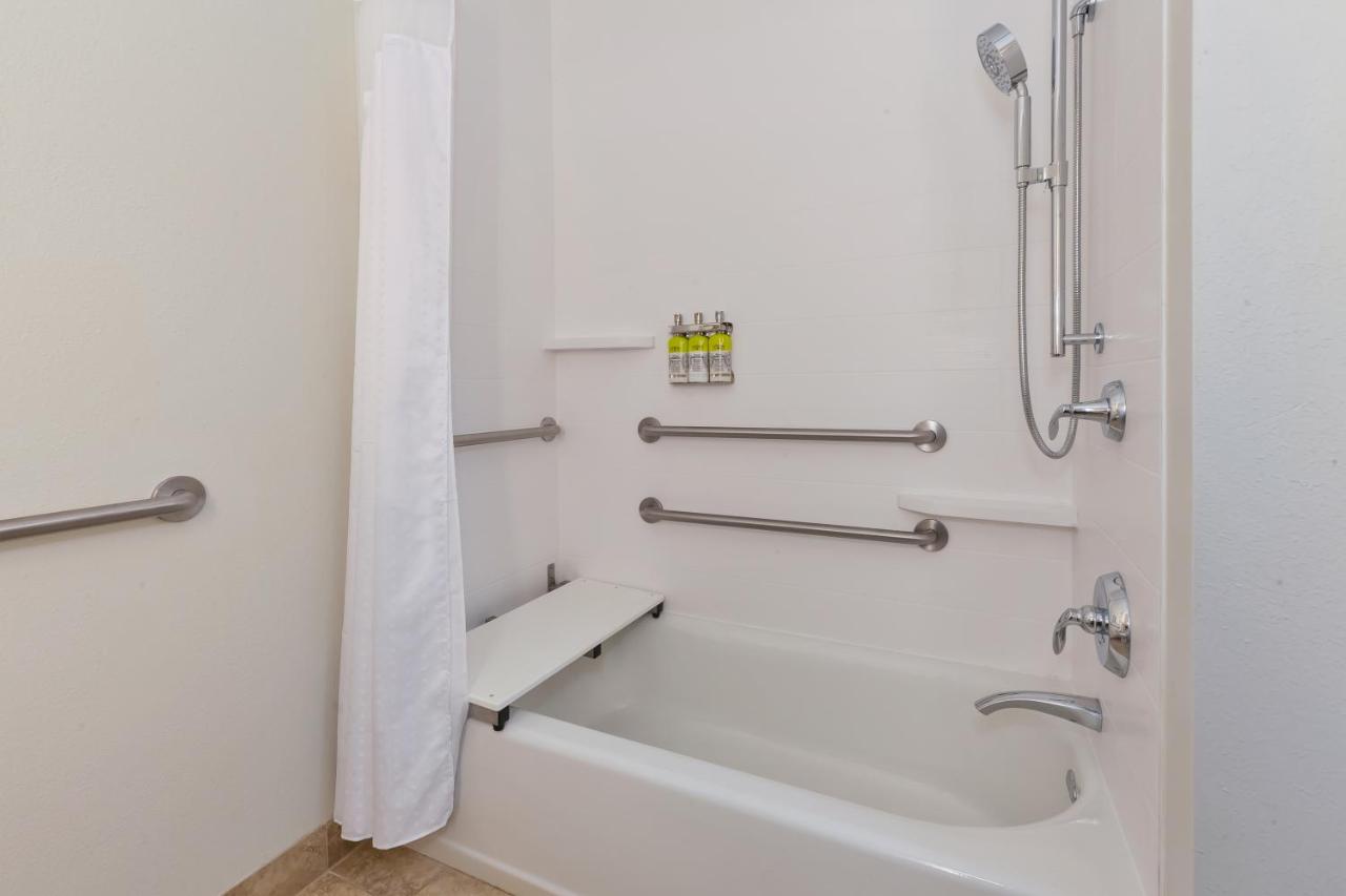  | Holiday Inn Express & Suites - Effingham, an IHG Hotel