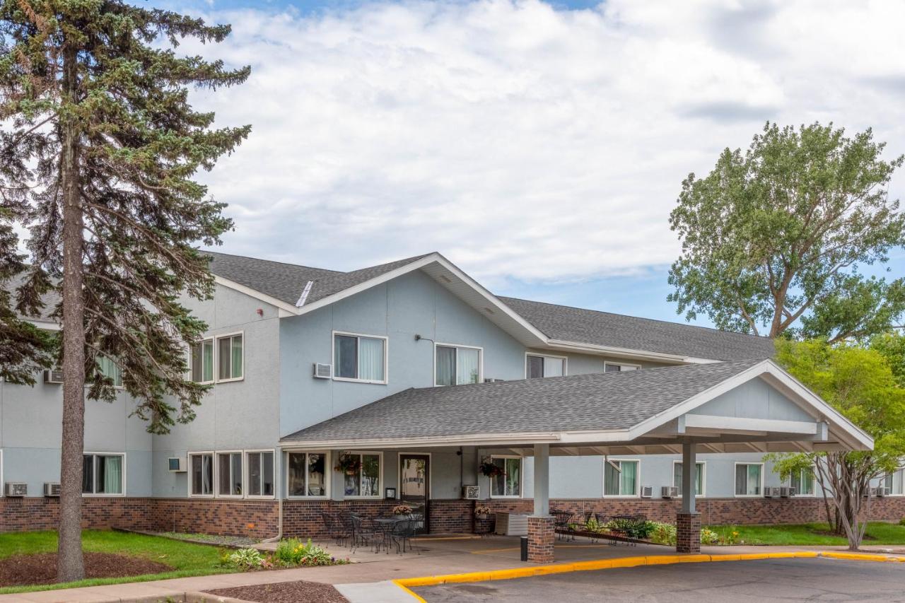 | Super 8 by Wyndham Duluth