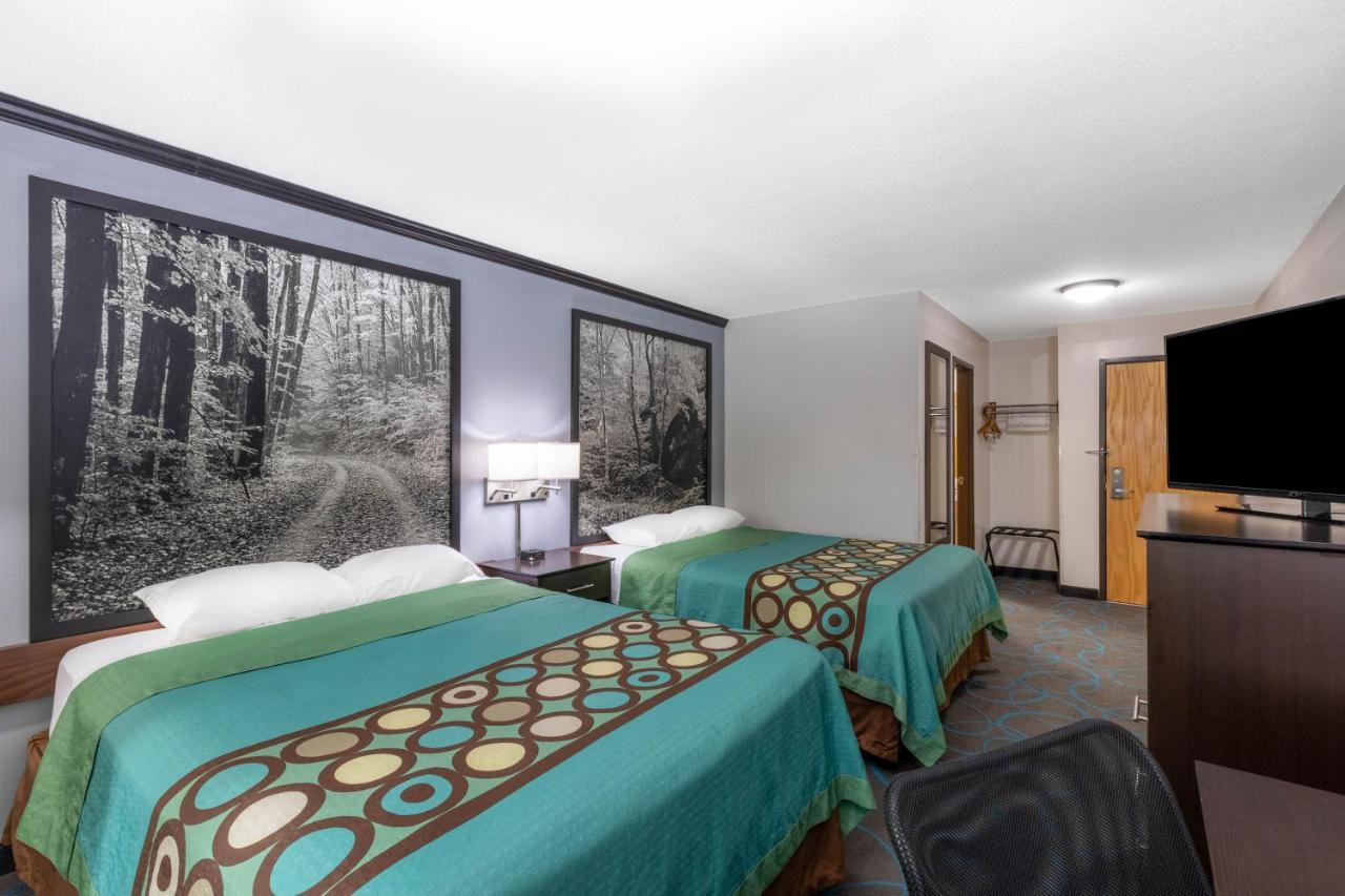 | Super 8 by Wyndham Duluth