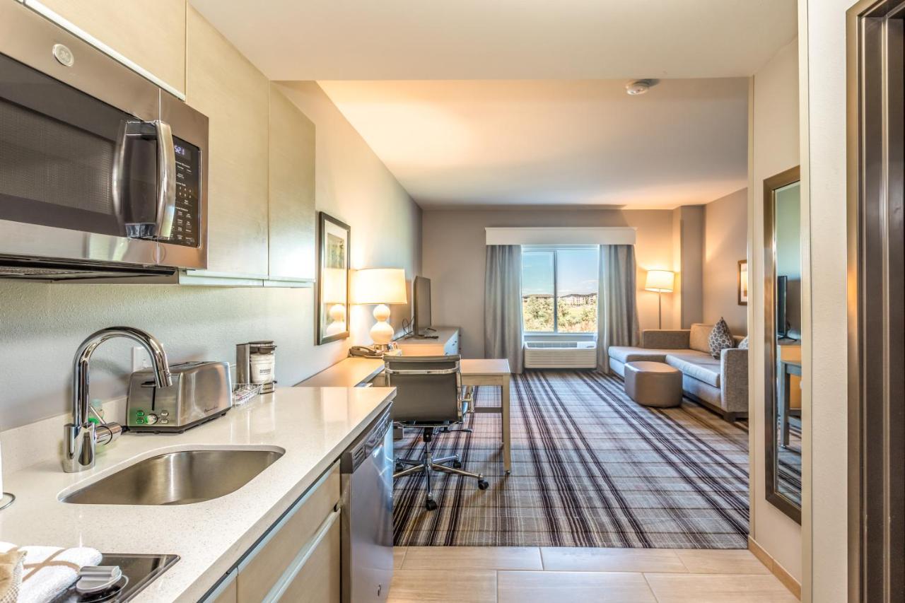 1 Queen Bed, One-Bedroom, Suite, Non-Smoking at Hawthorn Extended Stay by Wyndham Loveland