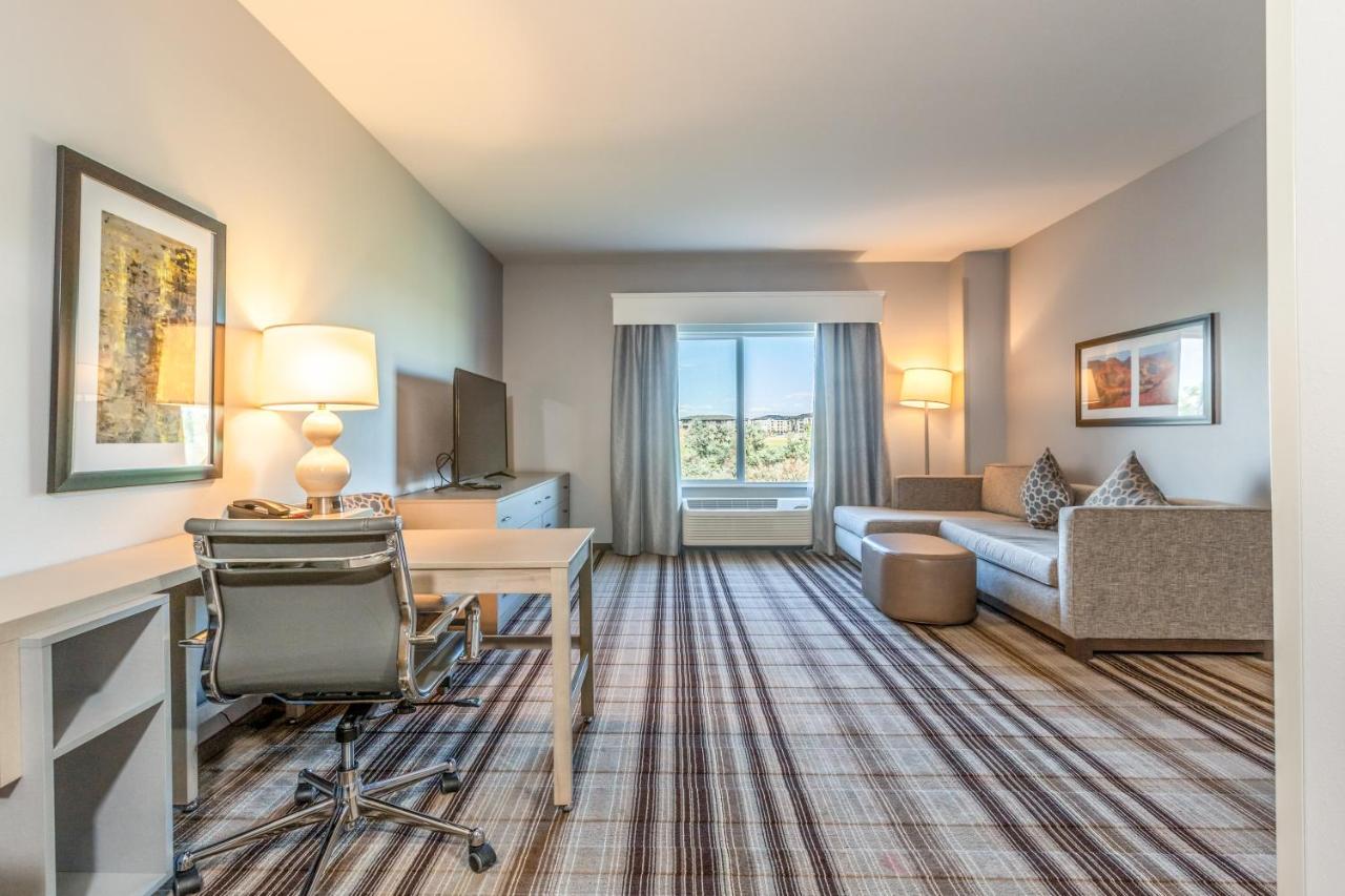 1 Queen Bed, One-Bedroom, Suite, Non-Smoking at Hawthorn Extended Stay by Wyndham Loveland