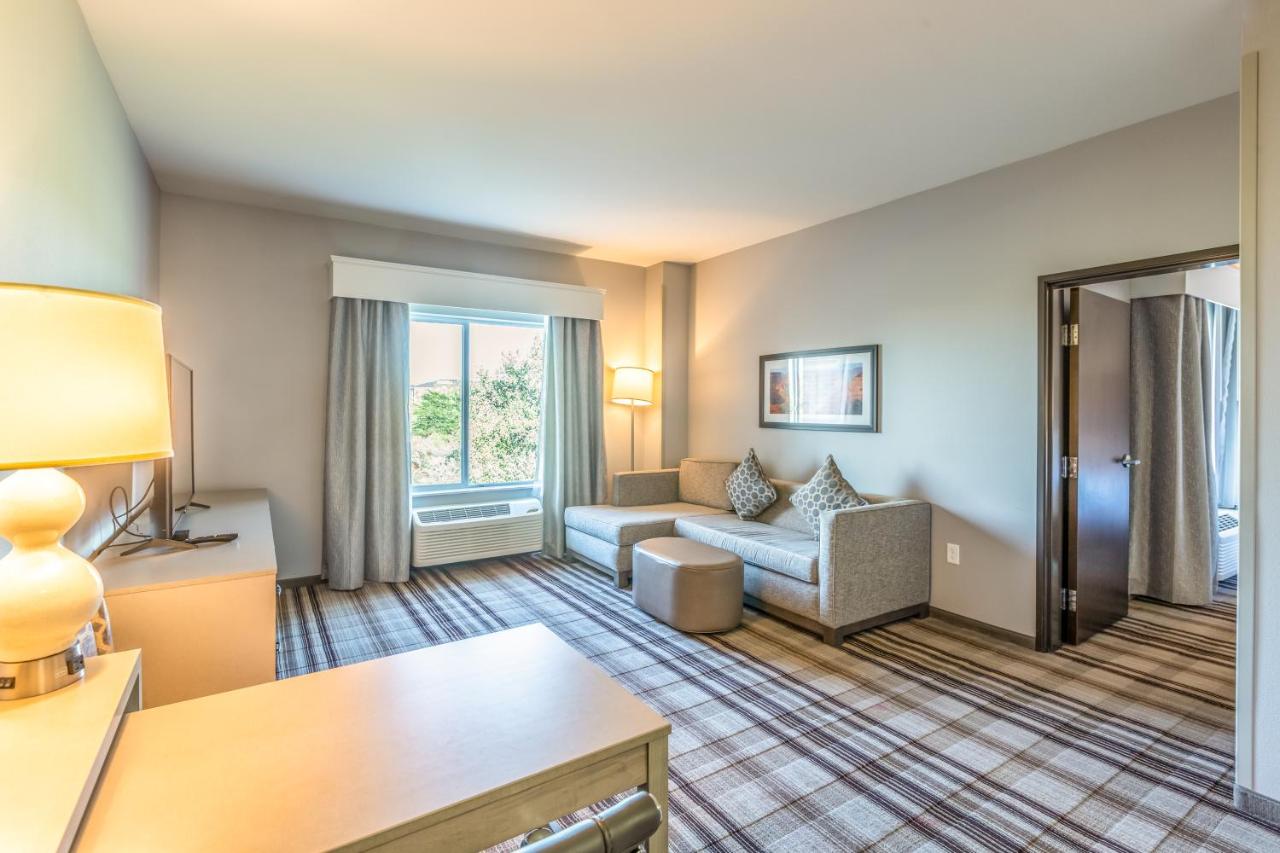 1 Queen Bed, One-Bedroom, Suite, Non-Smoking at Hawthorn Extended Stay by Wyndham Loveland
