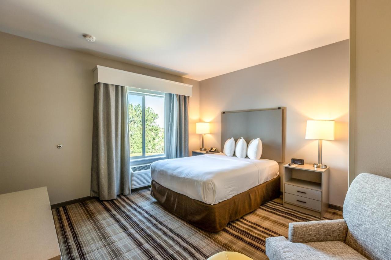 1 Queen Bed, One-Bedroom, Suite, Non-Smoking at Hawthorn Extended Stay by Wyndham Loveland