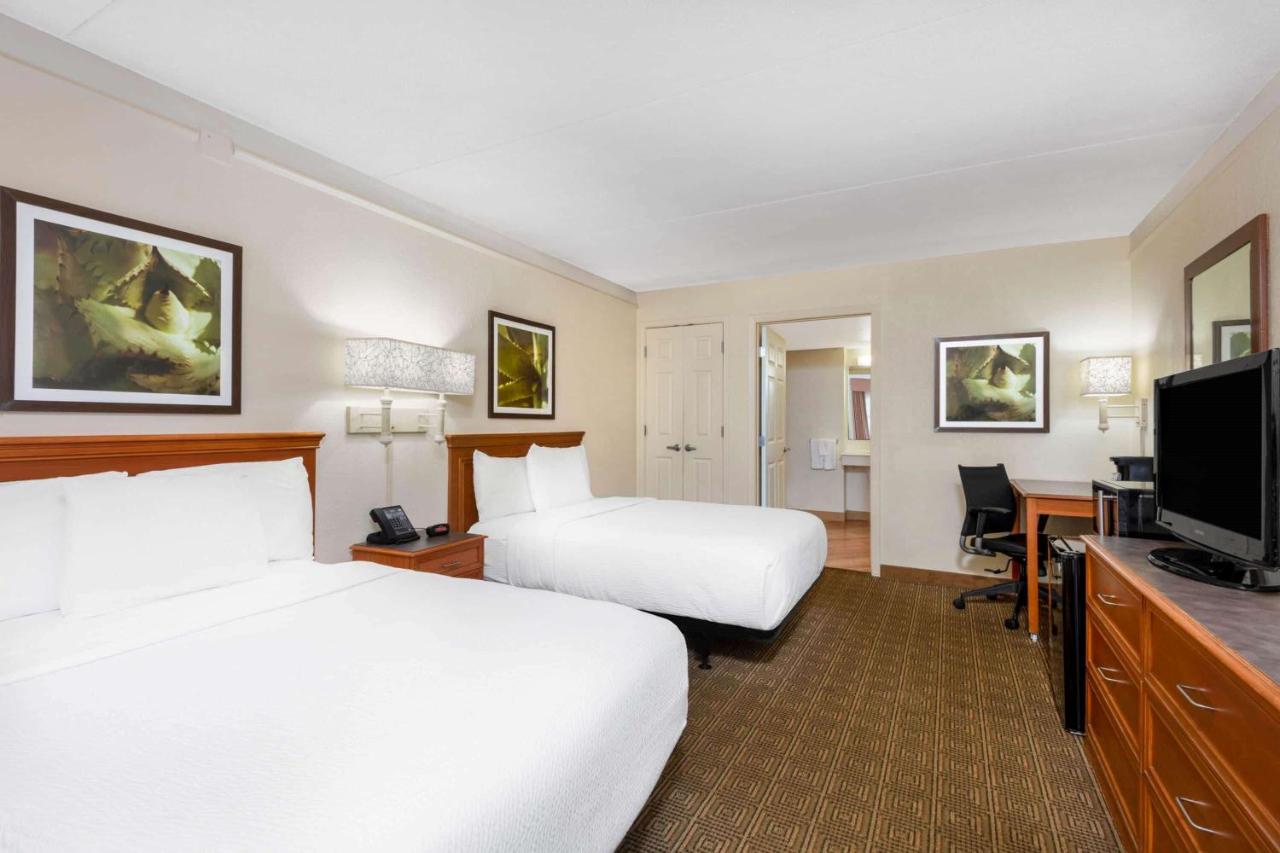 Double Room with Two Double Beds at La Quinta East Deerfield Beach - Boca Raton