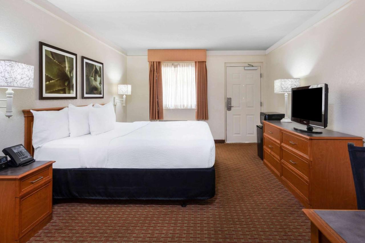 King Room at La Quinta East Deerfield Beach - Boca Raton