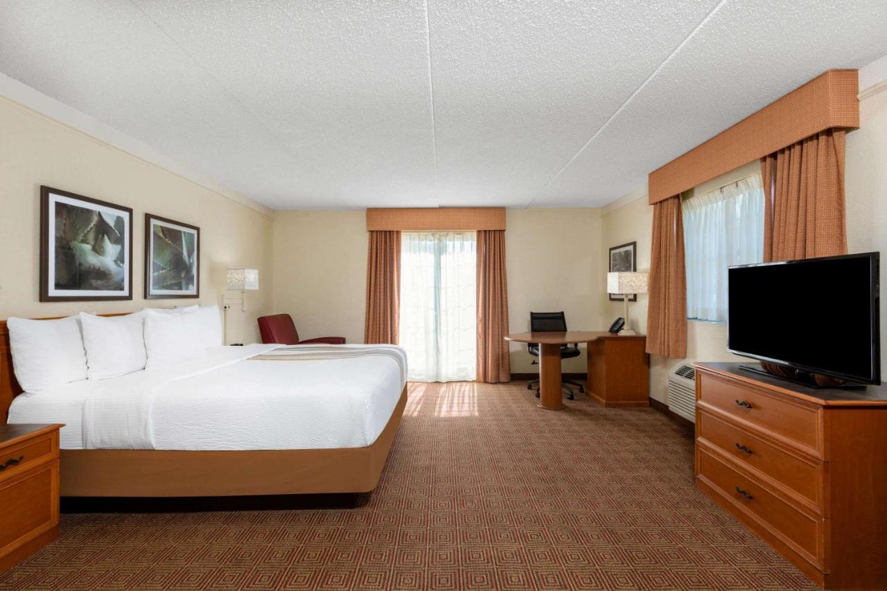 Executive King Room at La Quinta East Deerfield Beach - Boca Raton