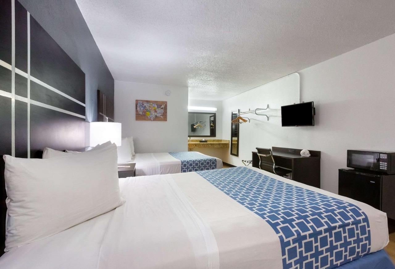 Queen Room with Two Queen Beds - Non-Smoking at Econo Lodge Lithonia - Atlanta East