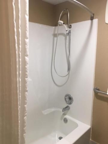 Queen Room - Disability Access at Boarders Inn & Suites by Cobblestone Hotels – Grand Island