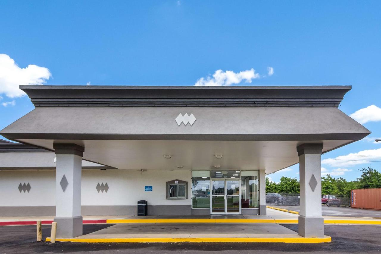  | Motel 6 Groves, Tx