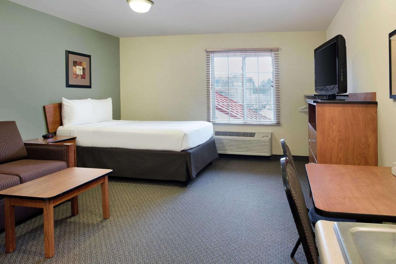 Queen Suite - Accessible/Smoking at WoodSpring Suites Raleigh Northeast Wake Forest