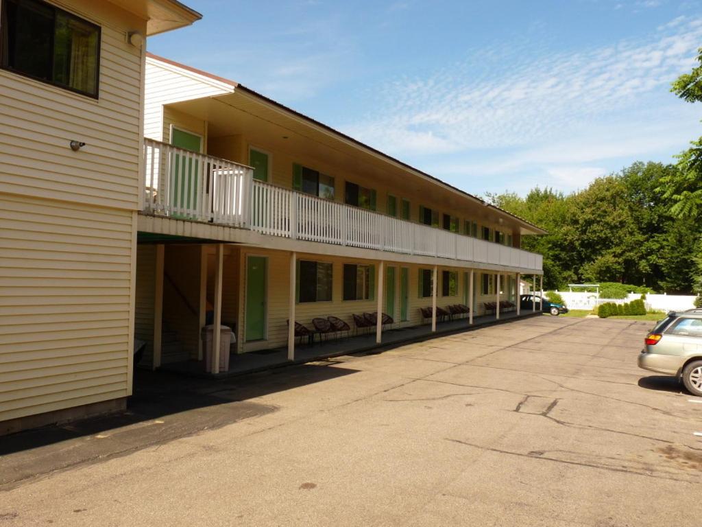 | Footbridge North Hotel